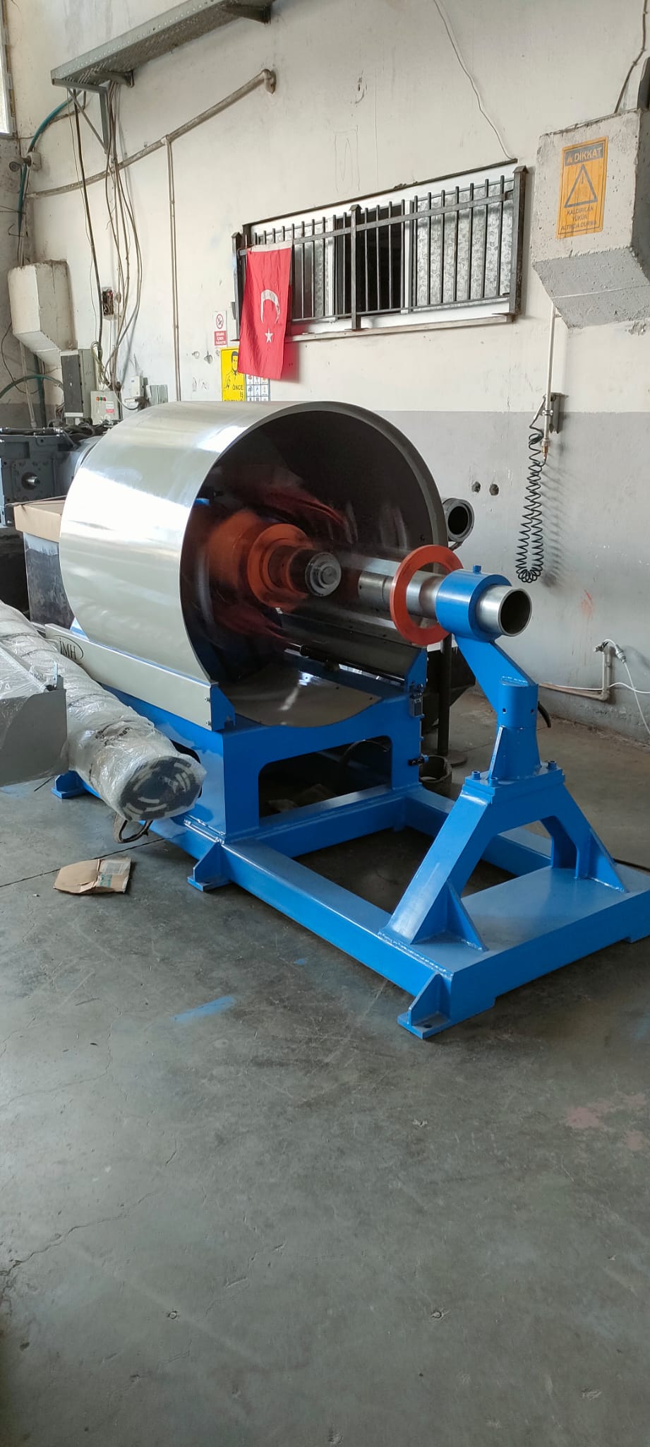 Tangential taping machine